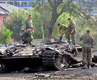 Разбитые танки на улицах Цхинвала