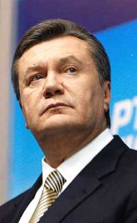 Высший суд Украины приостановил действие протокола о победе Януковича   