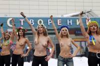 Femen    :    Faberge  artier