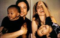 Дети Анджелины Джоли хотят жить с отцом