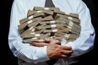 Стали известны размеры заработной платы чиновников
