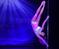  Lilu   pole-dance   