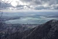 В Геленджикской бухте ищут пассажира яхты, смытого в море волной во время шторма 