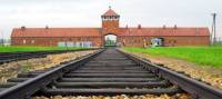 Во время посещения Освенцима Меркель заявила, что испытывает стыд за преступления фашистов 