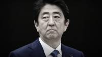 Абэ призвал японцев прекратить массовые закупки туалетной бумаги