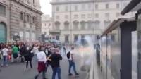 В Риме во время митинга пострадал актер Джаред Лето