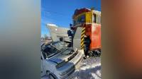В Алтайском крае трое детей погибли при столкновении машины и снегоуборочного поезда