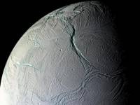 Ученые обнаружили на спутнике Сатурна океан с бурными течениями