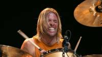 Барабанщик Foo Fighters Тейлор Хокинс умер в возрасте 50 лет